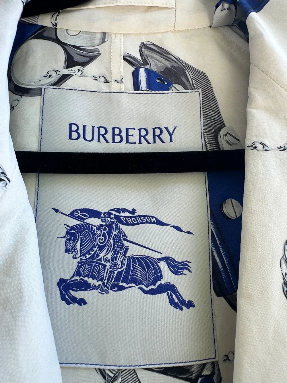 Burberry White Trench Coat Knight Hardware Tricotine - fitting up to Sz 20 - Picture 4 of 14